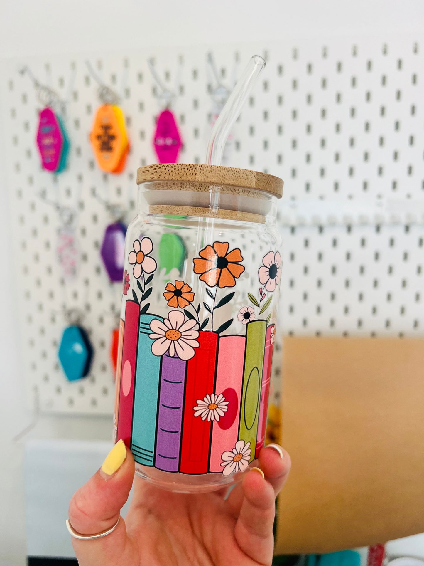 Floral Bookcase Glass can